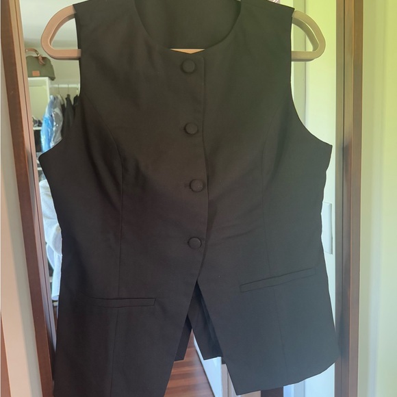 Black Sleeveless Button-Up Vest and shorts Set - Picture 3 of 11